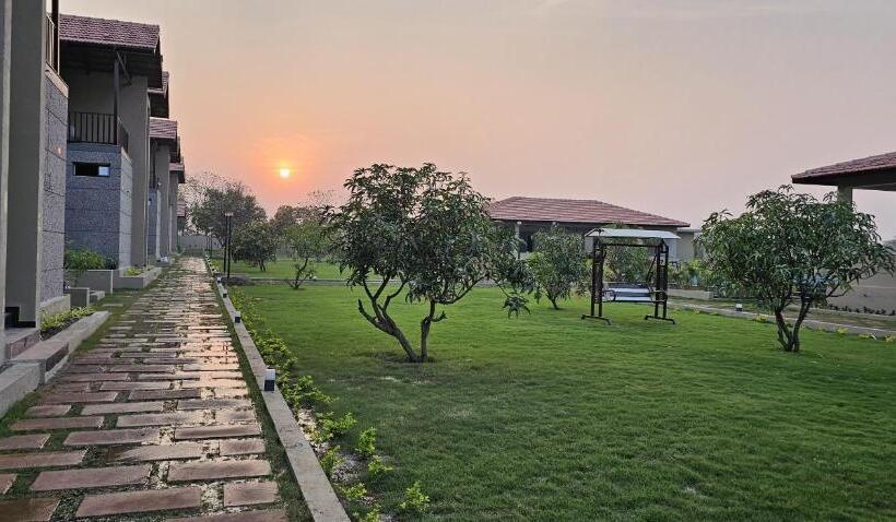 בית מלון כפרי The Premier Gir Resort