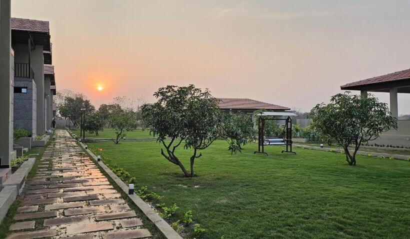בית מלון כפרי The Premier Gir Resort