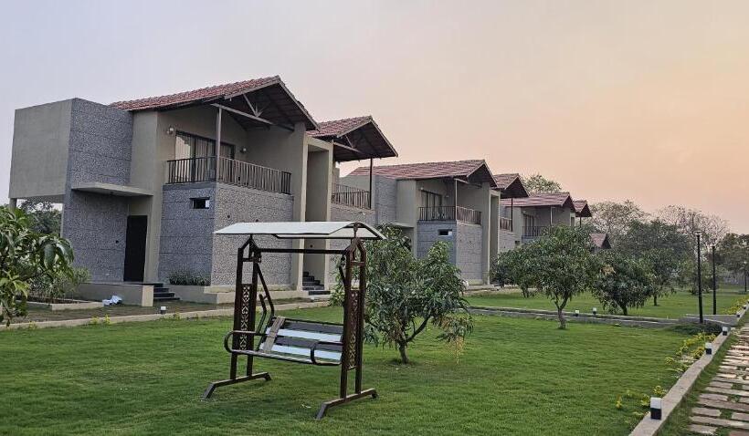 בית מלון כפרי The Premier Gir Resort