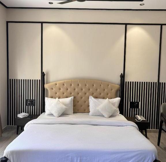 בית מלון כפרי The Premier Gir Resort