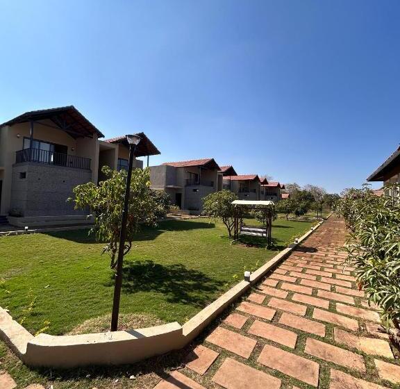 בית מלון כפרי The Premier Gir Resort