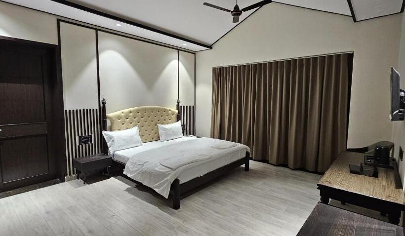 בית מלון כפרי The Premier Gir Resort