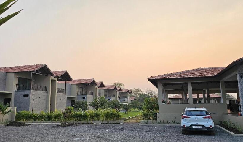 בית מלון כפרי The Premier Gir Resort