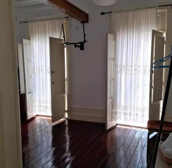 Majatalo Ninho Do Corvo