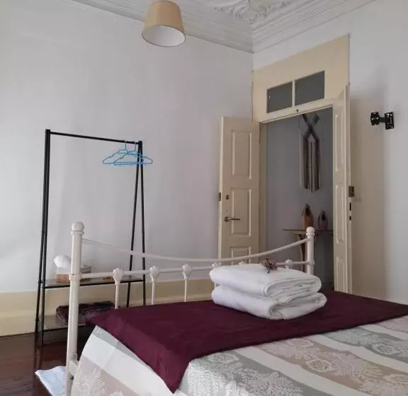 Majatalo Ninho Do Corvo