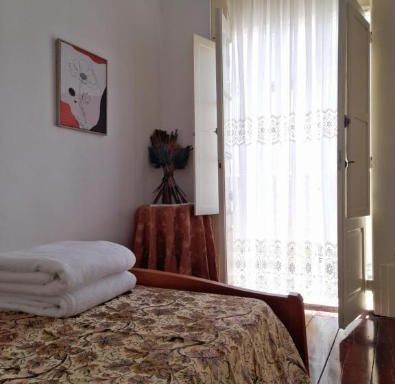 بنسيون Ninho Do Corvo