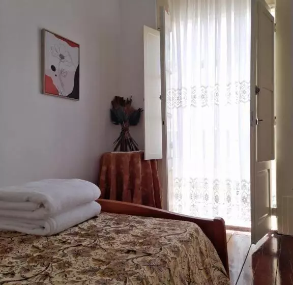 Majatalo Ninho Do Corvo