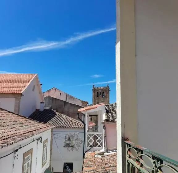 Majatalo Ninho Do Corvo