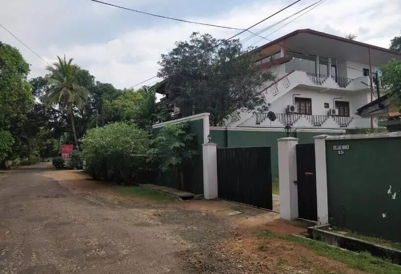 Retkeilymaja Feel Like Home Anuradhapura