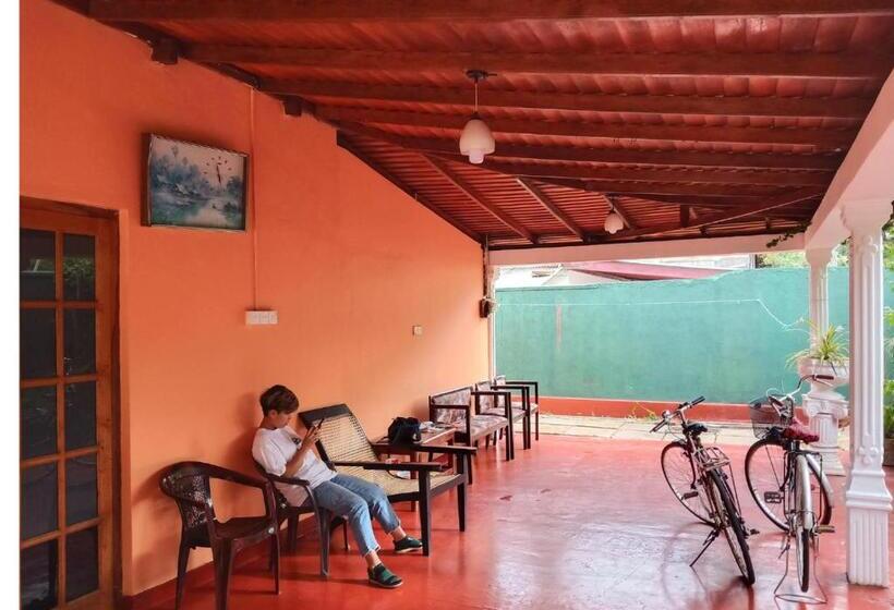 فندق صغير Feel Like Home Anuradhapura