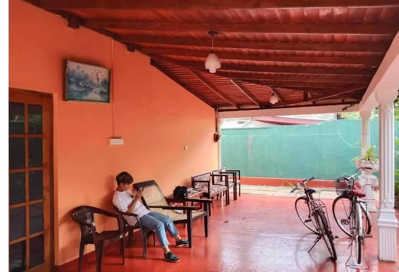 Retkeilymaja Feel Like Home Anuradhapura