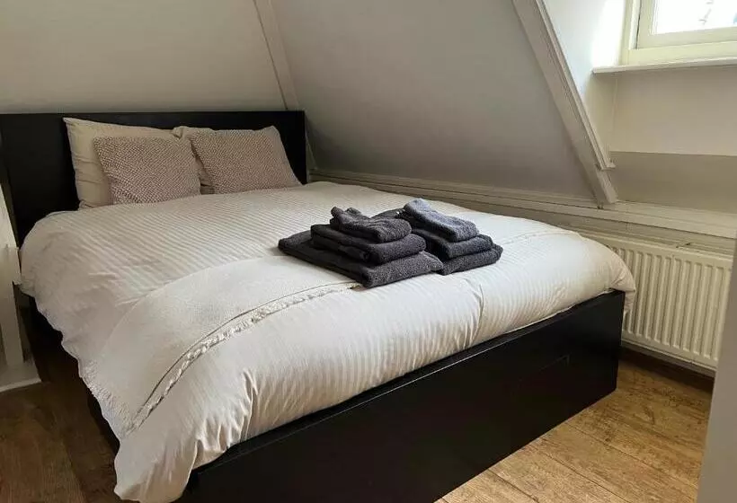 تختخواب و صبحانه Monumental House, Apartment In Center Haarlem