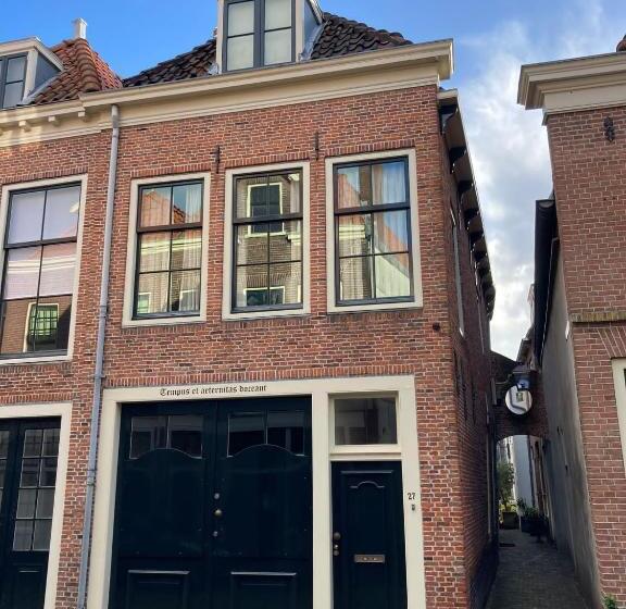 تختخواب و صبحانه Monumental House, Apartment In Center Haarlem