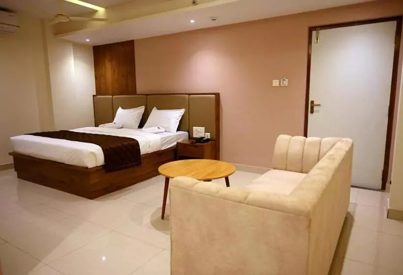 هتل Dwaraka Residency