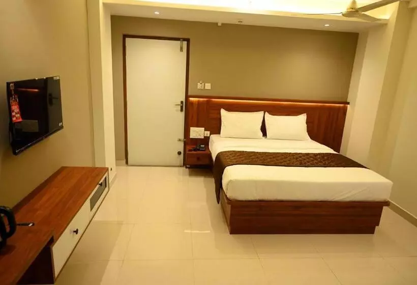 هتل Dwaraka Residency