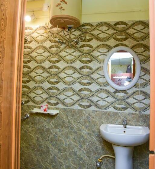 هتل Rowdralaya Residency