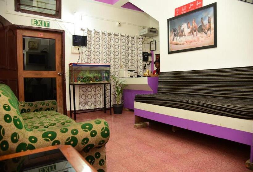 هتل Rowdralaya Residency