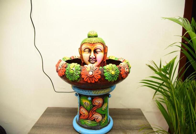 هتل Rowdralaya Residency