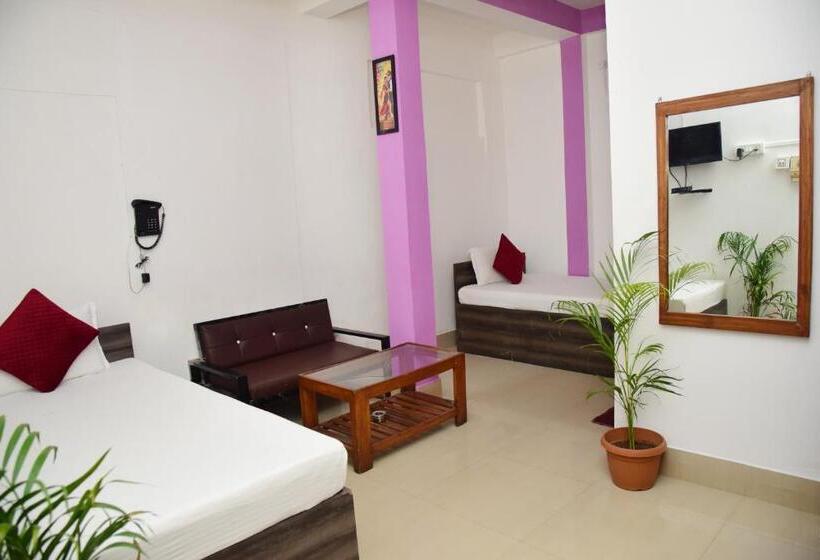 هتل Rowdralaya Residency