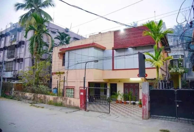 ホテル Rowdralaya Residency