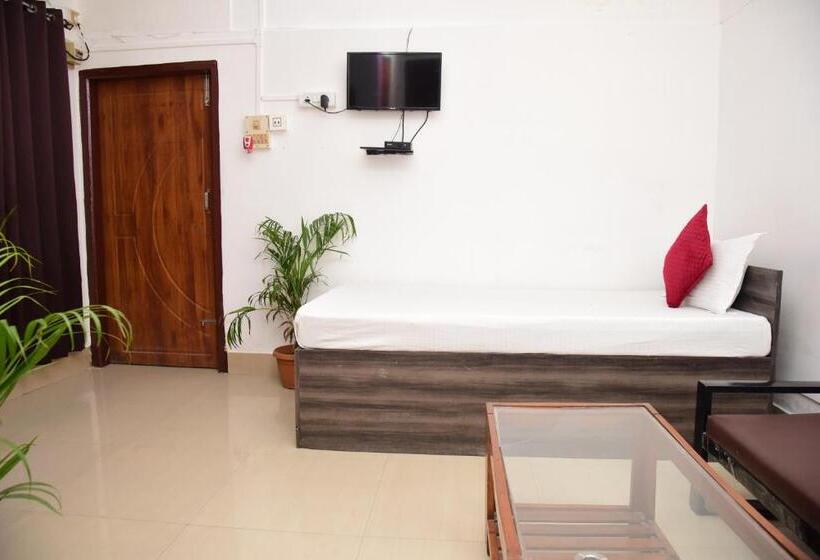 هتل Rowdralaya Residency