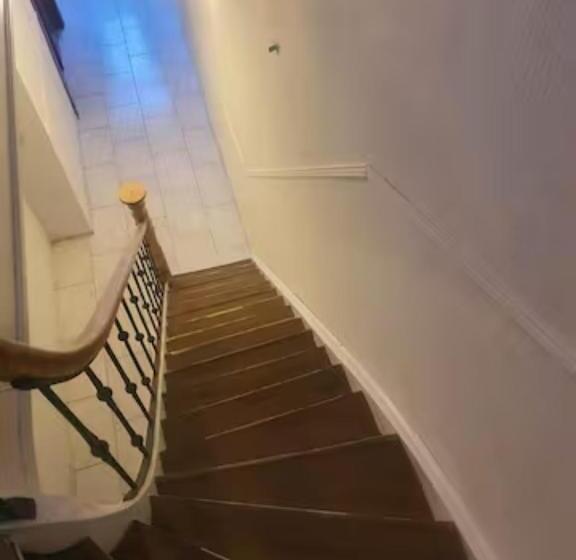 膳宿费 Beautiful, Renovated Fully Self Contained Room