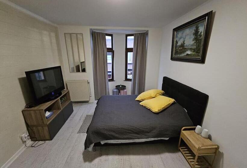 膳宿费 Beautiful, Renovated Fully Self Contained Room