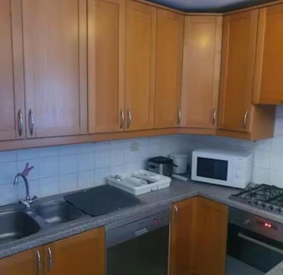 膳宿费 Beautiful, Renovated Fully Self Contained Room