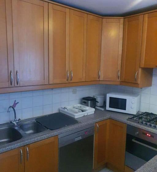 膳宿费 Beautiful, Renovated Fully Self Contained Room