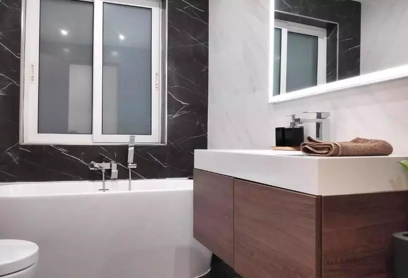 پانسیون New Modern Shared Apartment   4km Away From Airport