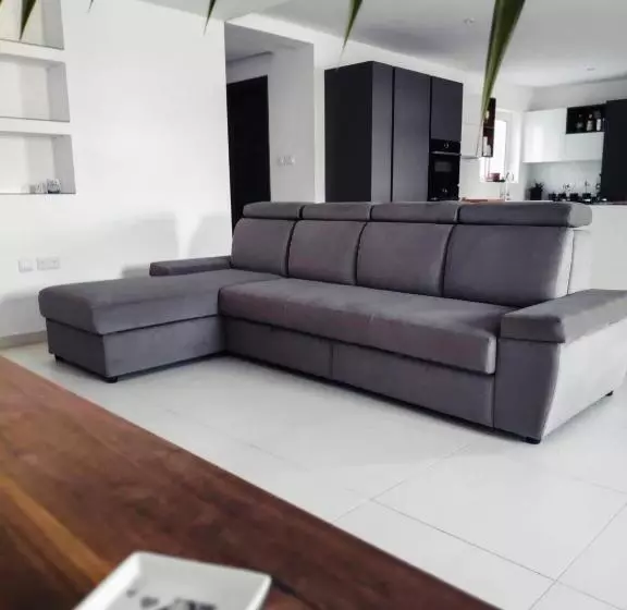 پانسیون New Modern Shared Apartment   4km Away From Airport