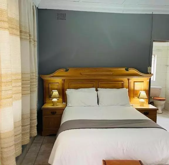 پانسیون North Gate Lodges And Tours