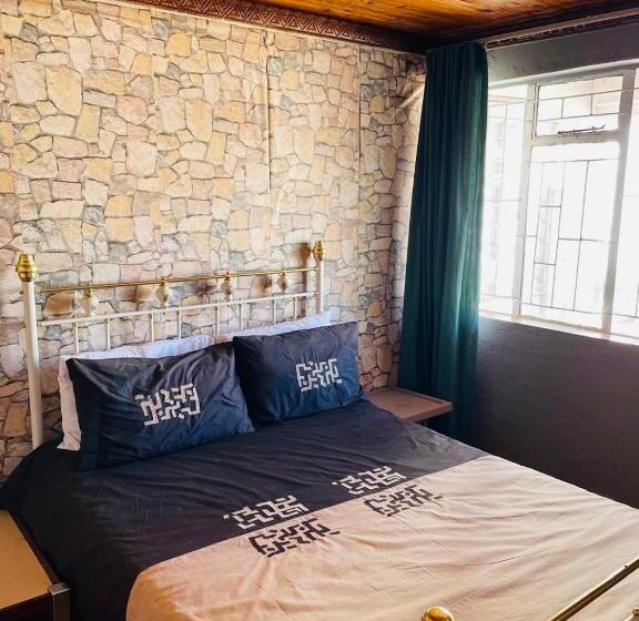 ペンション North Gate Lodges And Tours