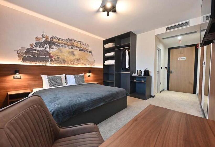 پانسیون Tvrdjava Rooms   Novi Sad
