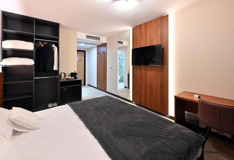 پانسیون Tvrdjava Rooms   Novi Sad