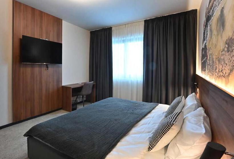 پانسیون Tvrdjava Rooms   Novi Sad