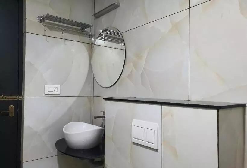 Hotelli Deepakam Inn