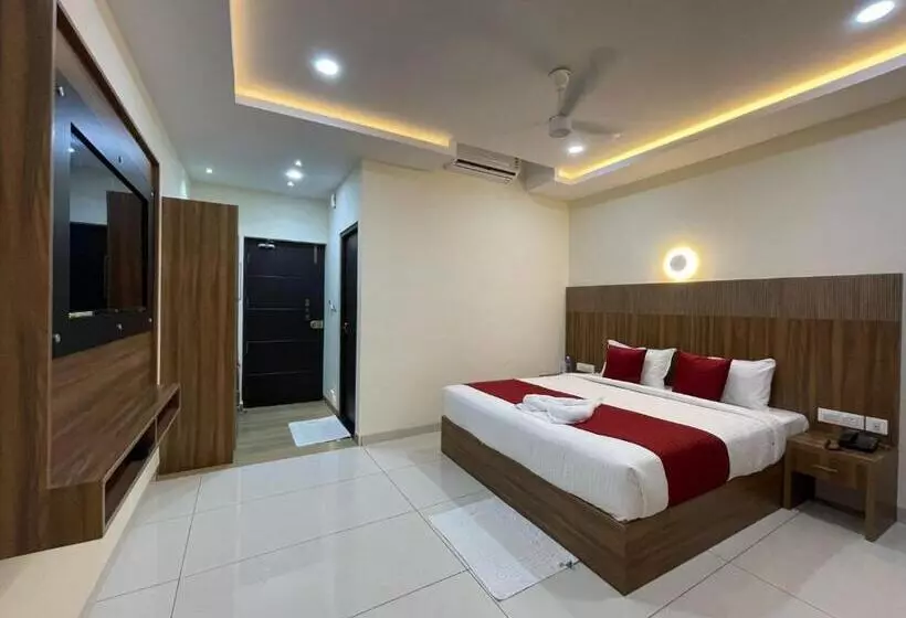 Hotelli Deepakam Inn