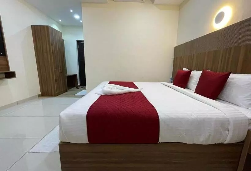 Hotelli Deepakam Inn