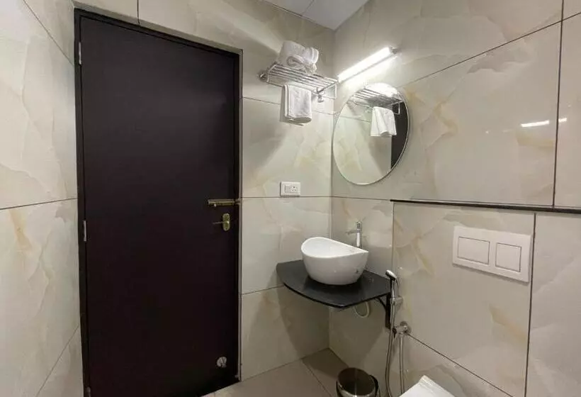 Hotelli Deepakam Inn