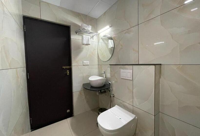 ホテル Deepakam Inn