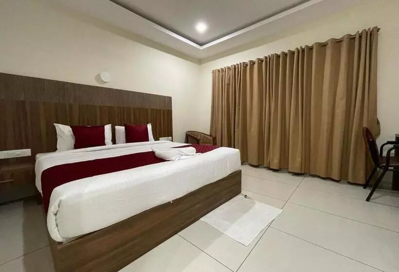 Hotelli Deepakam Inn