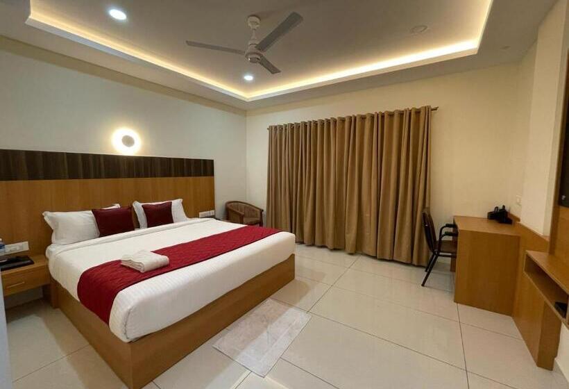 ホテル Deepakam Inn