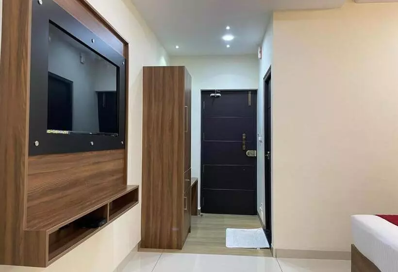 Hotelli Deepakam Inn