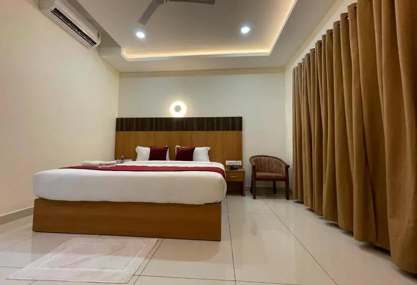 Hotelli Deepakam Inn