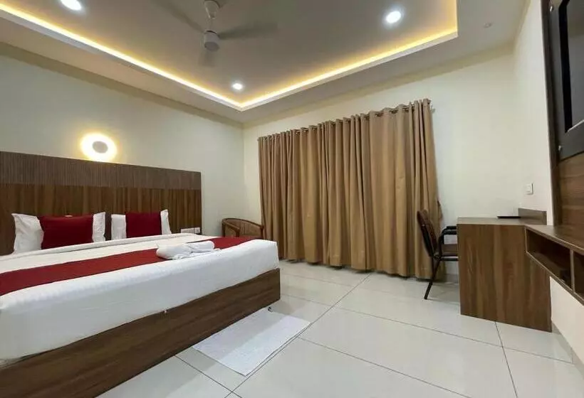 Hotelli Deepakam Inn