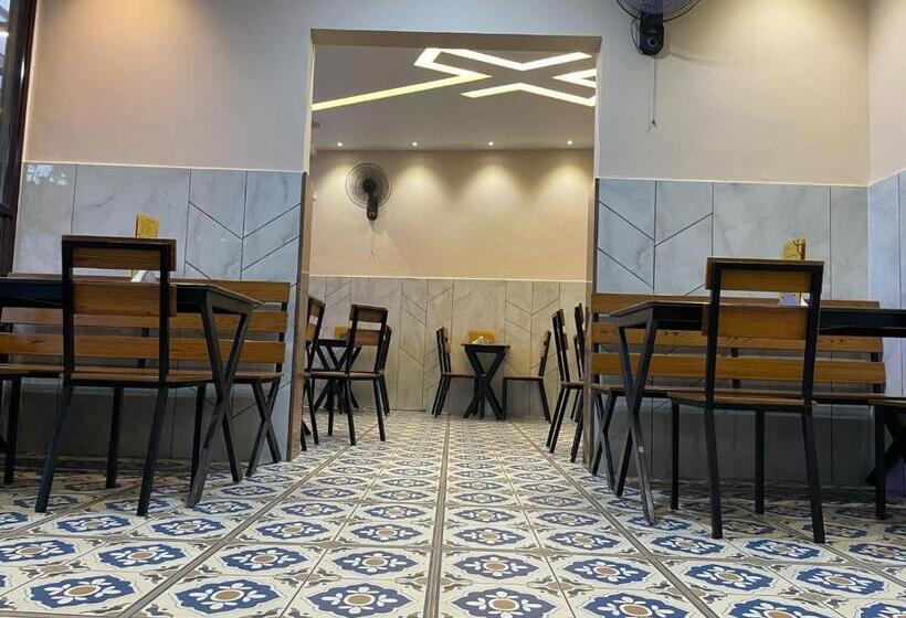 ホテル Deepakam Inn