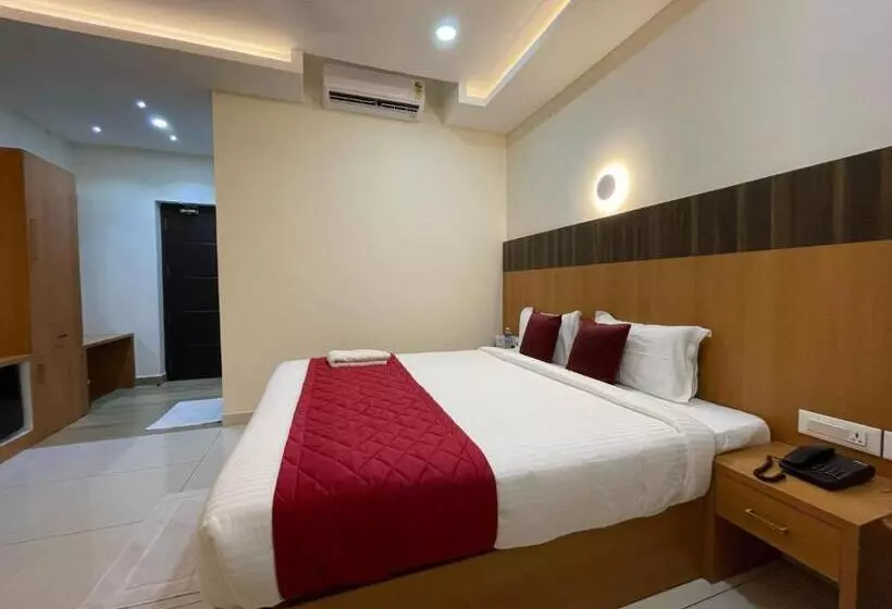 Hotelli Deepakam Inn