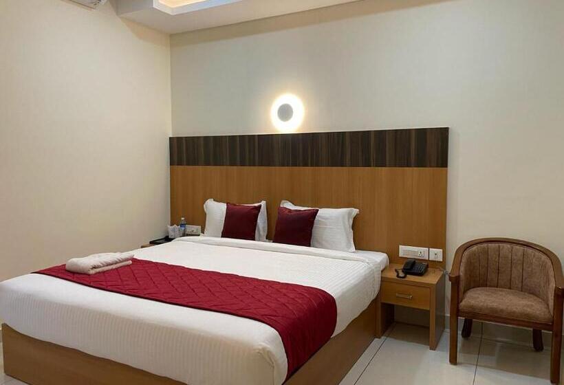 ホテル Deepakam Inn