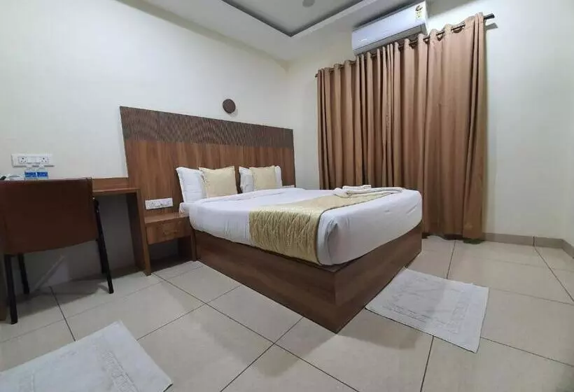 Hotelli Deepakam Inn